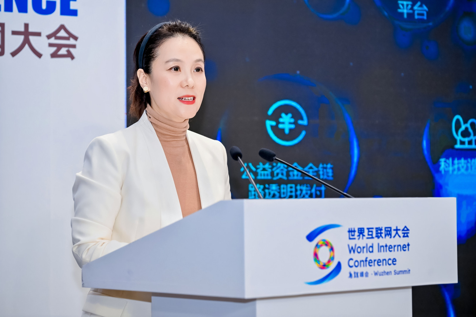 蚂蚁集团可持续发展部副总裁、蚂蚁公益基金会秘书长王晓晶。主办方供图