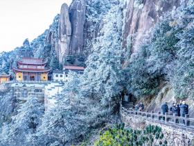 安徽池州：九华山雾凇美景迷游人