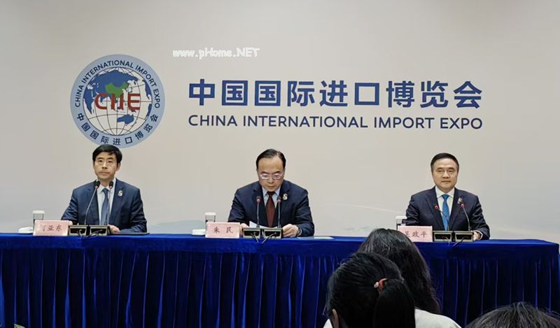 第八届进博会闭幕新闻通气会。人民网记者 唐小丽摄